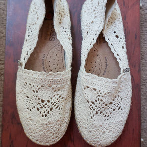 Bob's cream lace espadrilles size 7